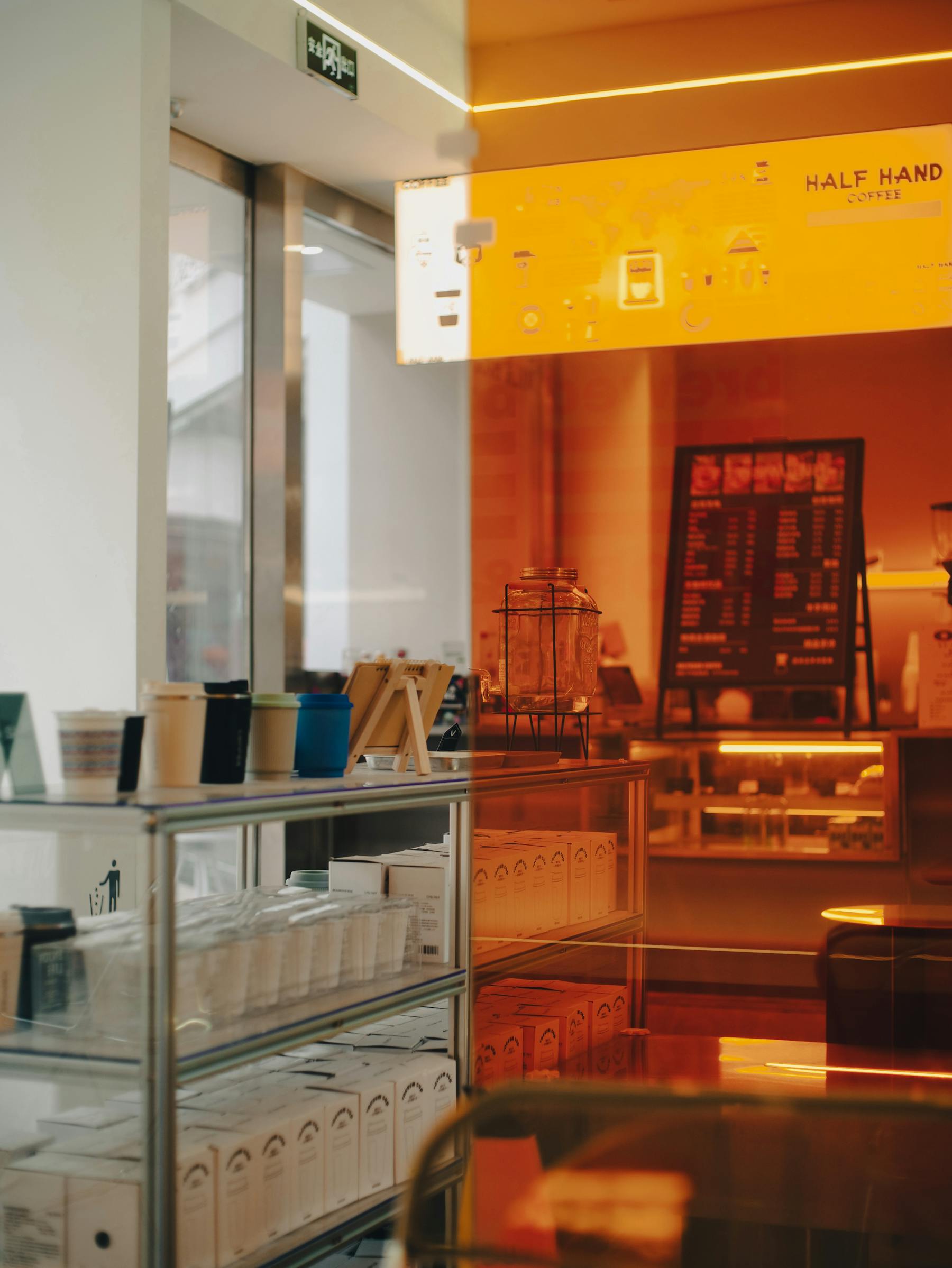 A compact Coffee Burmunq style shop counter